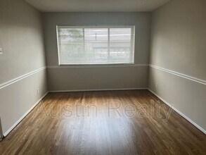 9011 Olive Blvd in Olivette, MO - Building Photo - Building Photo