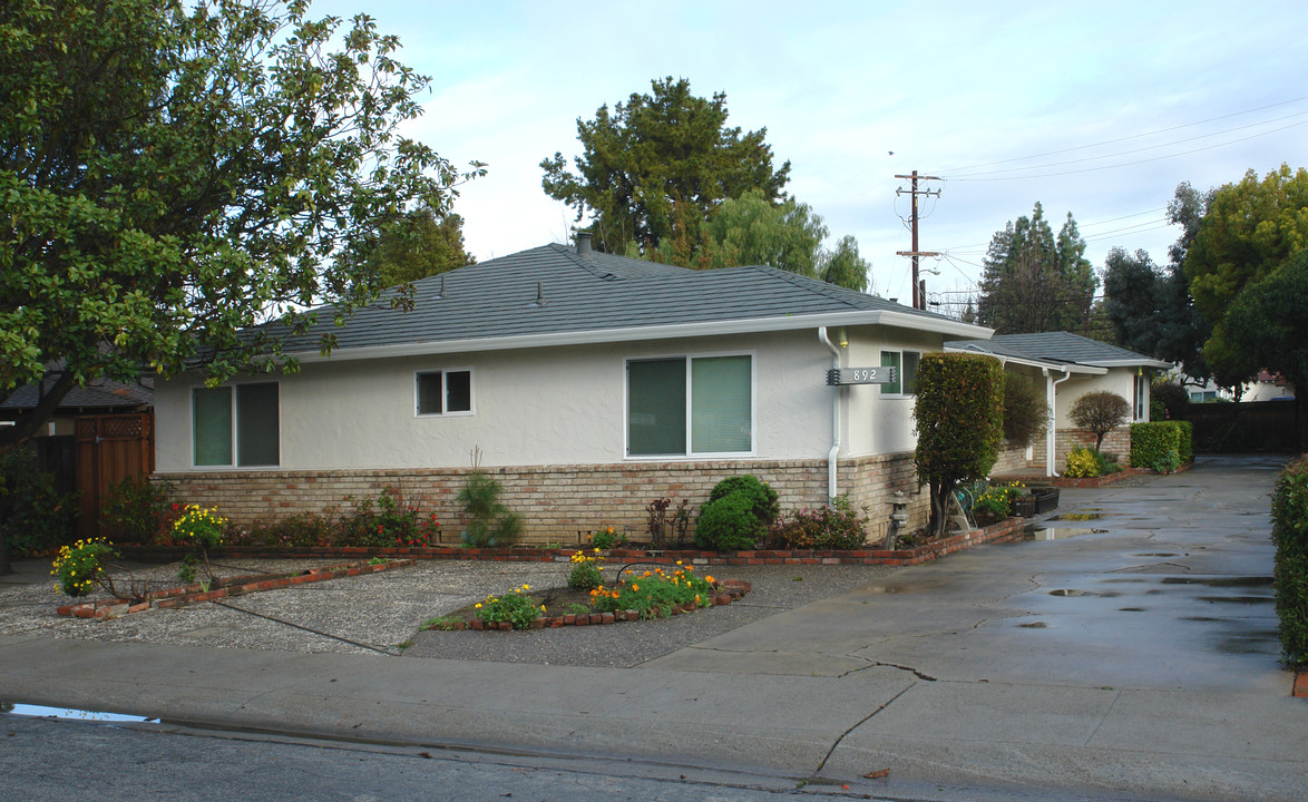 892 Park Dr in Mountain View, CA - Building Photo