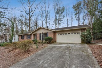 3436 Brookview Dr in Marietta, GA - Building Photo - Building Photo