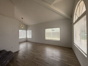 2624 Vía Verona in Lancaster, CA - Building Photo - Building Photo