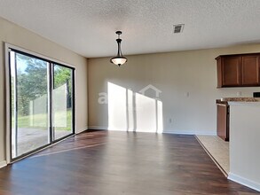 9630 Mayville Dr E in Jacksonville, FL - Building Photo - Building Photo