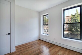 352 Bradford St in Brooklyn, NY - Building Photo - Building Photo
