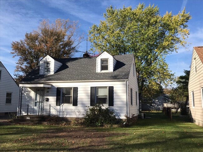 property at 866 Warwick Dr