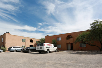 938 N Belvedere Ave in Tucson, AZ - Building Photo - Building Photo