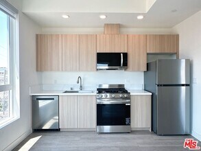 1106 S Kenmore Ave in Los Angeles, CA - Building Photo - Building Photo