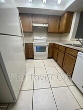 2388 Ironstone Dr E in Jacksonville, FL - Building Photo - Building Photo