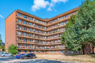 Maple Avenue Properties in Burlington, ON - Building Photo