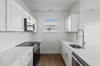 106 E Mill St in Woonsocket, RI - Building Photo - Building Photo