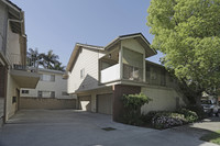 6303-6305 Comstock Ave in Whittier, CA - Foto de edificio - Building Photo