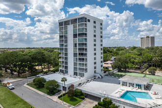 Broadview Towers in Jacksonville, FL - Building Photo - Building Photo