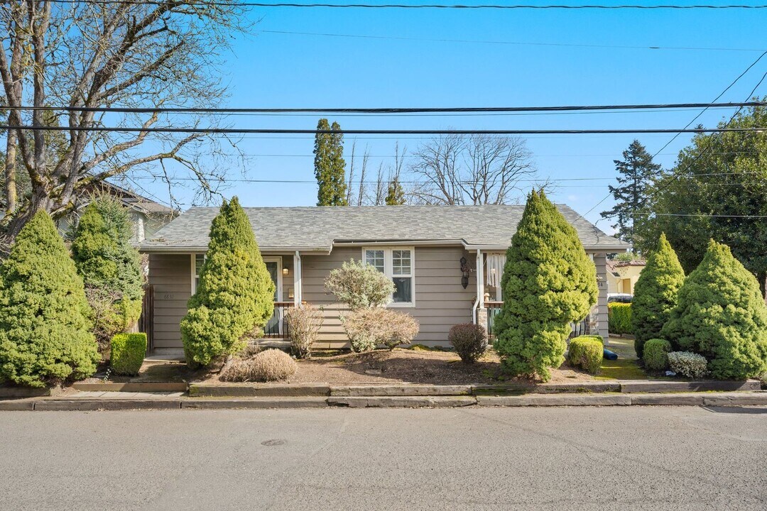 6832 SE 50th Ave in Portland, OR - Building Photo