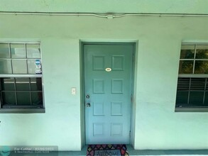 933 Cypress Grove Dr in Pompano Beach, FL - Building Photo - Building Photo