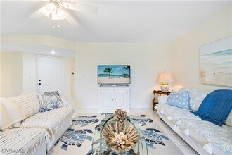 565 Beachwalk Cir in Naples, FL - Building Photo - Building Photo
