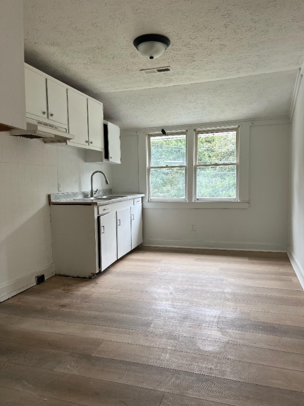 property at 1613 Dewitt Ave
