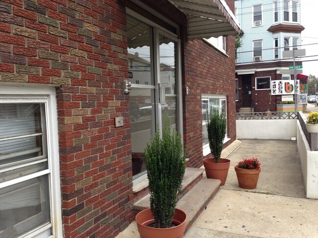 13 Clover St, Unit 4