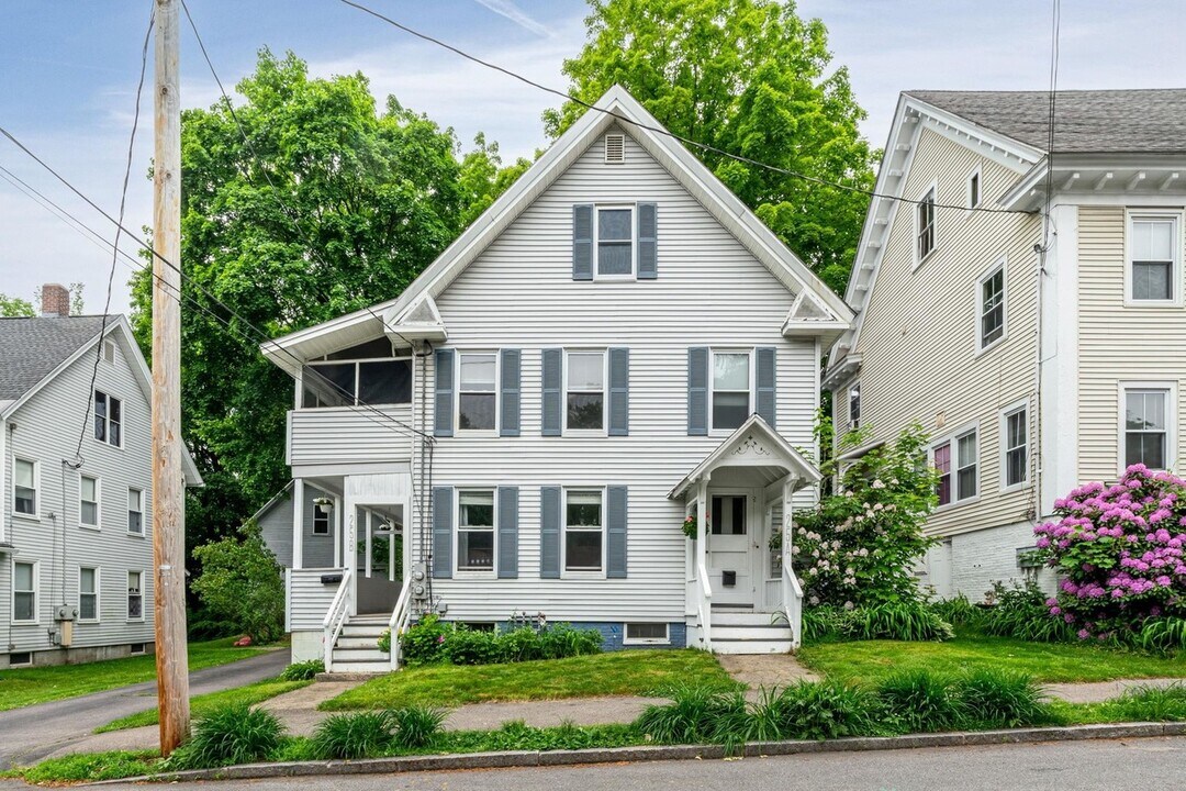 25 Pine St, Unit A-upper in Concord, NH - Building Photo