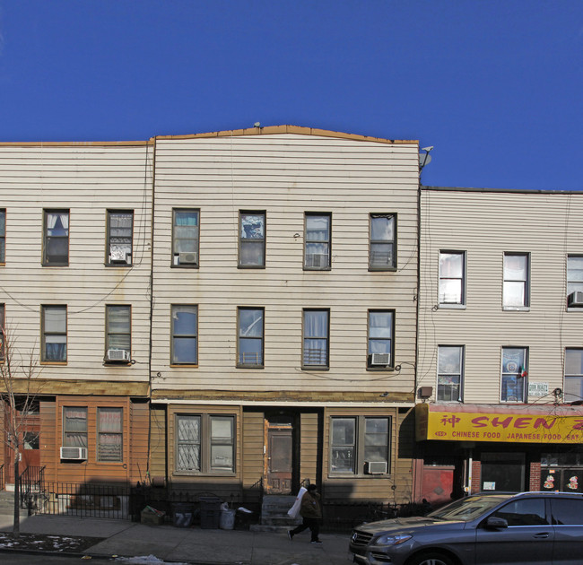 157 Wilson Ave in Brooklyn, NY - Foto de edificio - Building Photo