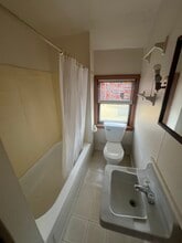 406 1/2 E 1st St in Newton, KS - Building Photo - Building Photo