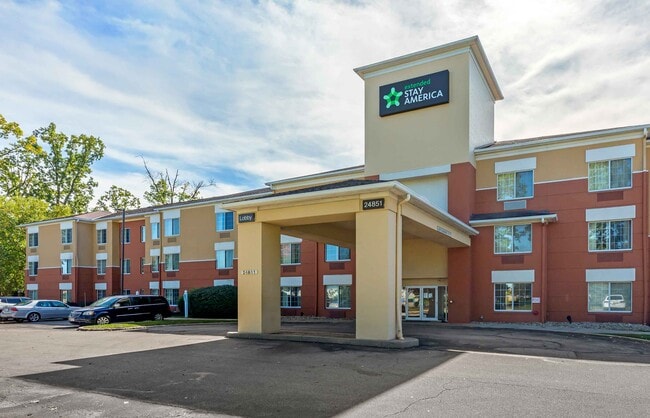 Furnished Studio-Cleveland - Airport - Nor in North Olmsted, OH - Building Photo - Building Photo