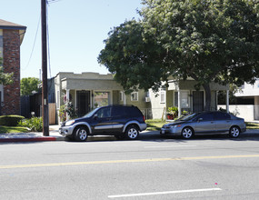 340 W Chevy Chase Dr in Glendale, CA - Building Photo - Building Photo