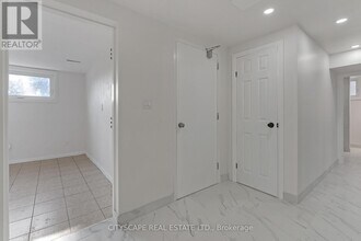 2724 Lake Shore Blvd W in Toronto, ON - Building Photo - Building Photo