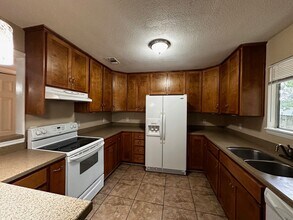 263 N Villas Ct in Tallahassee, FL - Building Photo - Building Photo