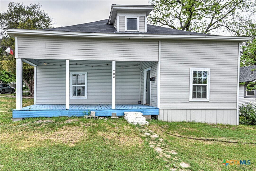 702 N 8th St in Temple, TX - Foto de edificio