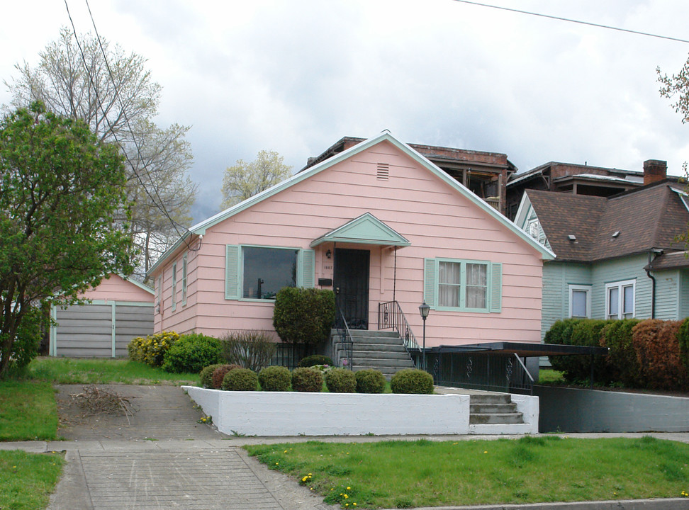 1807-1809 W Riverside Ave in Spokane, WA - Foto de edificio