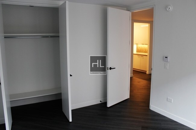 250 E Houston St-Unit -3J in New York, NY - Building Photo - Building Photo