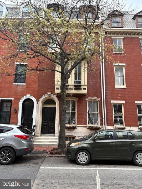 937 Spruce St in Philadelphia, PA - Building Photo