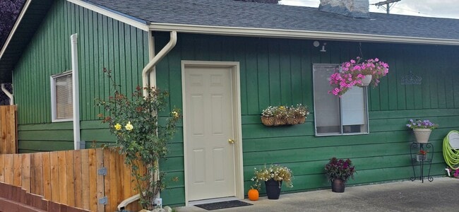 2022 Madison St in Shelton, WA - Building Photo - Building Photo