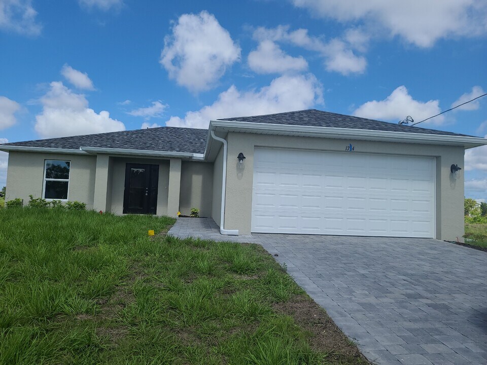 1734 NW 6th Pl in Cape Coral, FL - Building Photo