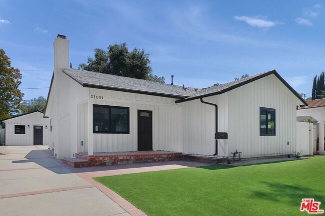 22054 Avenue San Luis in Woodland Hills, CA - Foto de edificio - Building Photo