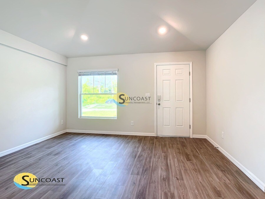 10484 Pendleton Ave in Englewood, FL - Building Photo