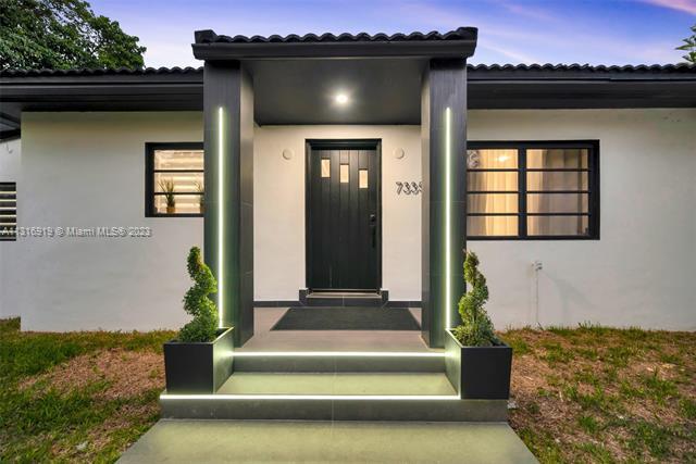 7335 SW 104th St in Pinecrest, FL - Building Photo