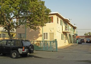1116 N Beachwood Dr in Los Angeles, CA - Building Photo