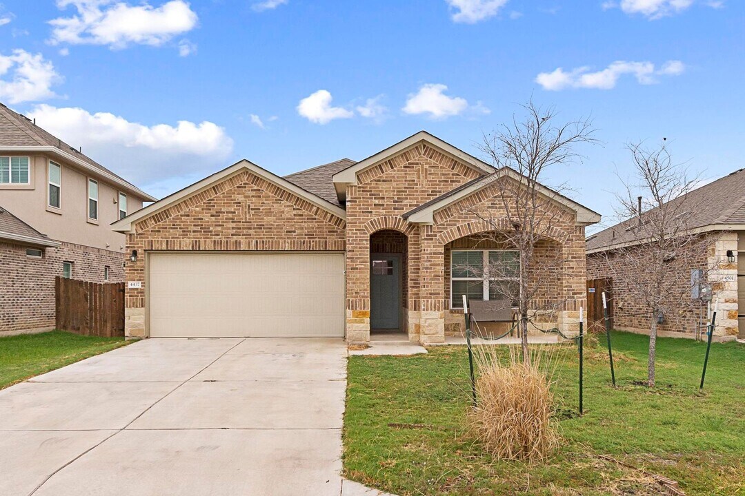 4437 Lobo Landing Ln in Georgetown, TX - Building Photo