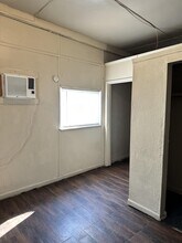 1605 S Pine St in San Antonio, TX - Building Photo - Building Photo