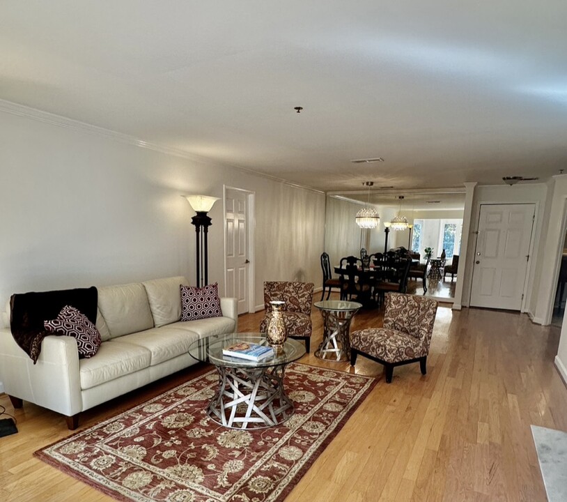 3203 Lenox Rd NE in Atlanta, GA - Building Photo