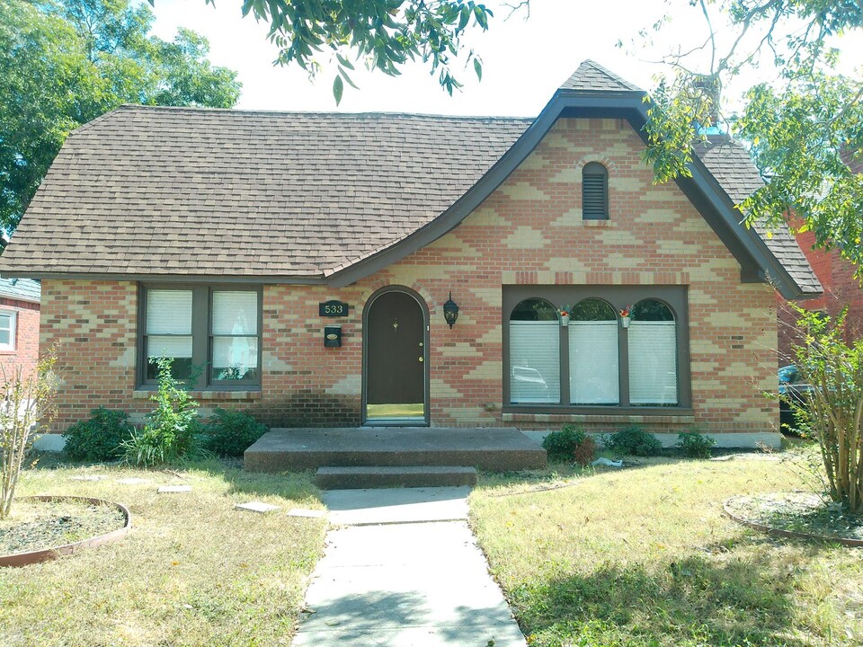 533 Naples St in Corpus Christi, TX - Building Photo