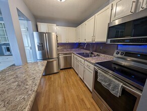10301 Cedar Lk Rd S in Hopkins, MN - Building Photo - Building Photo