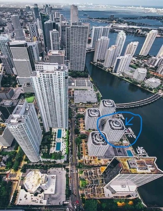 905 Brickell Bay Dr, Unit 9th Floor in Miami, FL - Building Photo - Building Photo