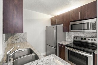 150 Santa Clara Dr in Naples, FL - Building Photo - Building Photo