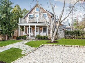 1 Tait Rd in Greenwich, CT - Building Photo - Building Photo