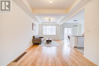 24 Ness Dr in Richmond Hill, ON - Building Photo - Building Photo