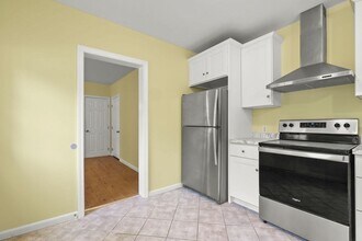 10 Cottage St in North Attleboro, MA - Building Photo - Building Photo