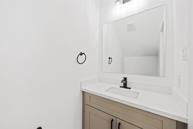 7126 Bywood St in Houston, TX - Building Photo - Building Photo