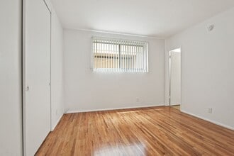 10910 Santa Monica Blvd in Los Angeles, CA - Building Photo - Building Photo