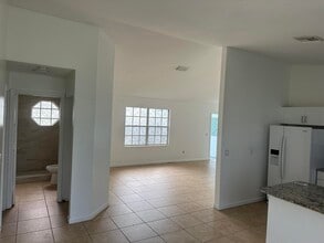 2020 SW Beekman St in Port St. Lucie, FL - Building Photo - Building Photo