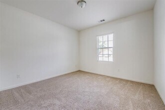 425 Waterline Dr in Crowley, TX - Building Photo - Building Photo